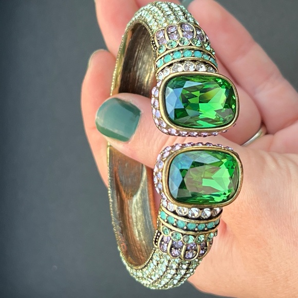 Heidi Daus Signed Hinged Cuff Bracelet Emerald Green Swarovski Crystals - Picture 5 of 15